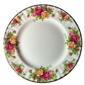 SALAD / DESERT PLATE OLD COUNTRY ROSES ROYAL ALBERT BONE CHINA ENGLAND 1962 VTG